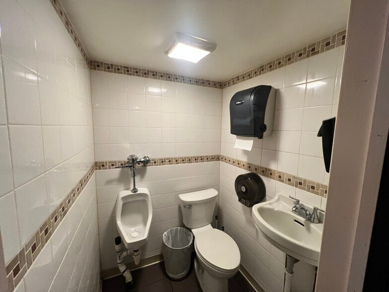 More Photos Of 223 E Main St, Evans City Bar For Sale