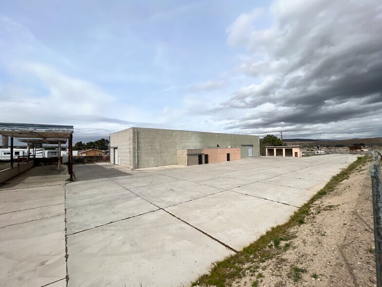More Photos Of 2374 E Main St, Barstow Warehouse For Lease