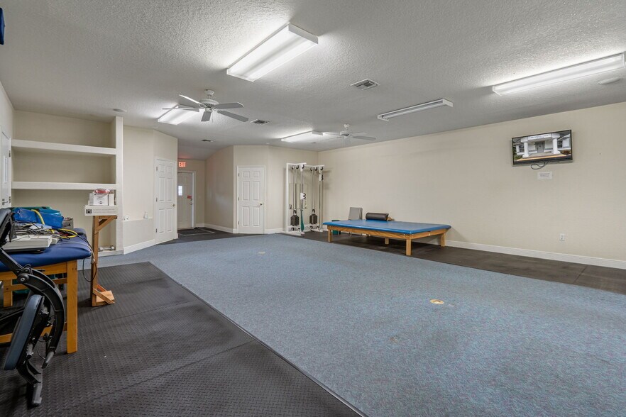 More Photos Of 1377 Deltona Blvd, Spring Hill Office For Lease
