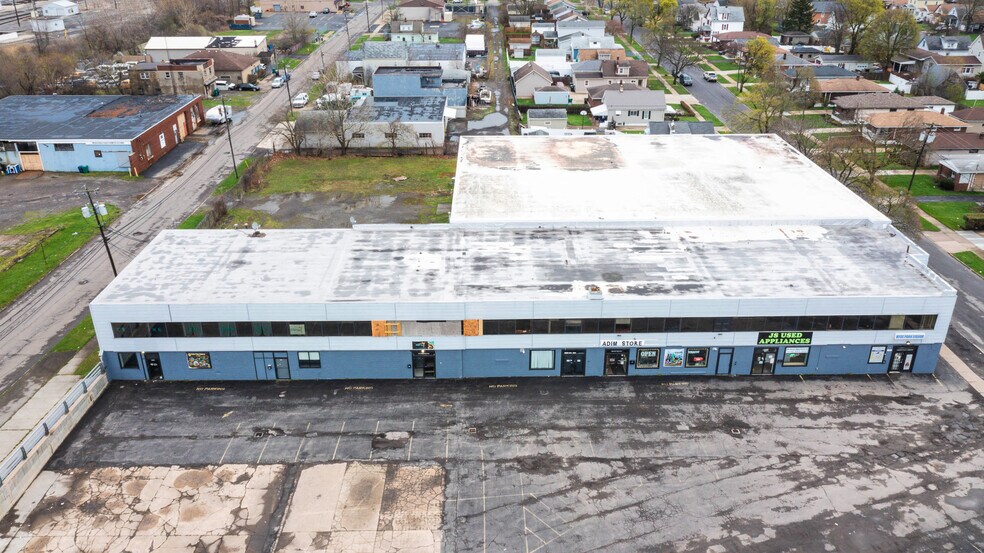 More Photos Of 2425 Hyde Park Blvd, Niagara Falls Freestanding For Sale