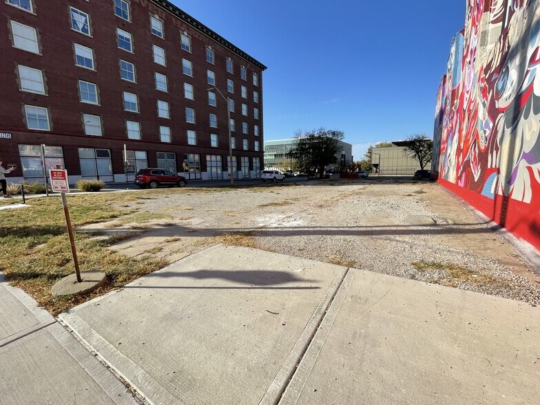 More Photos Of 419 Wyandotte St, Kansas City Land For Sale