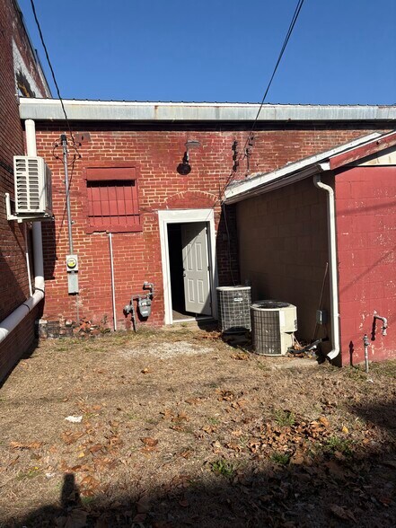 More Photos Of 128 E Main St, West Frankfort General Retail For Sale