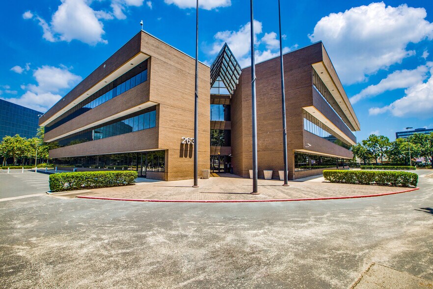 More Photos Of 263 N Sam Houston Pky E, Houston Office For Sale
