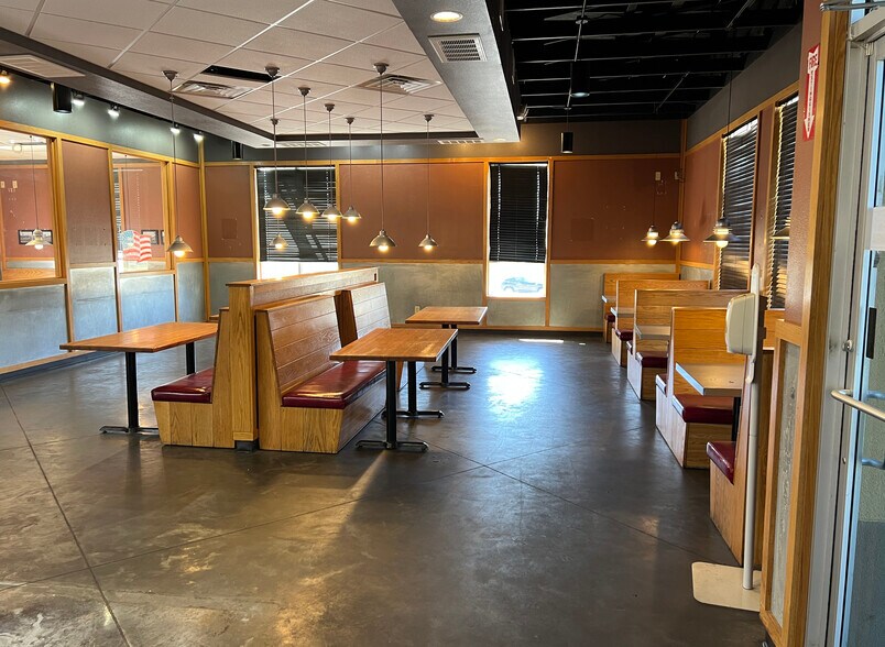 More Photos Of 798 W Us Highway 60, Monett Restaurant For Sale
