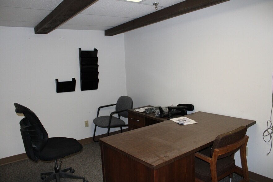 More Photos Of 120 9th St SW, Clarion Flex For Sale