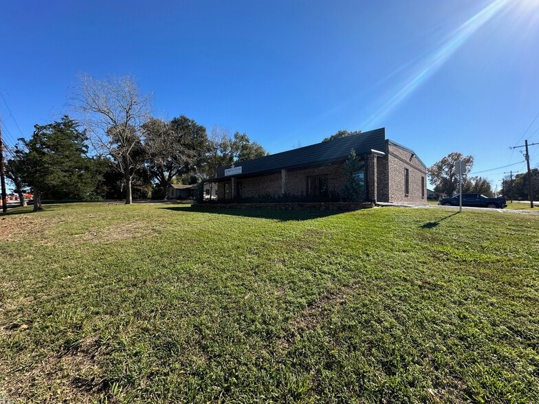 More Photos Of 21499 Eva St, Montgomery Office For Lease