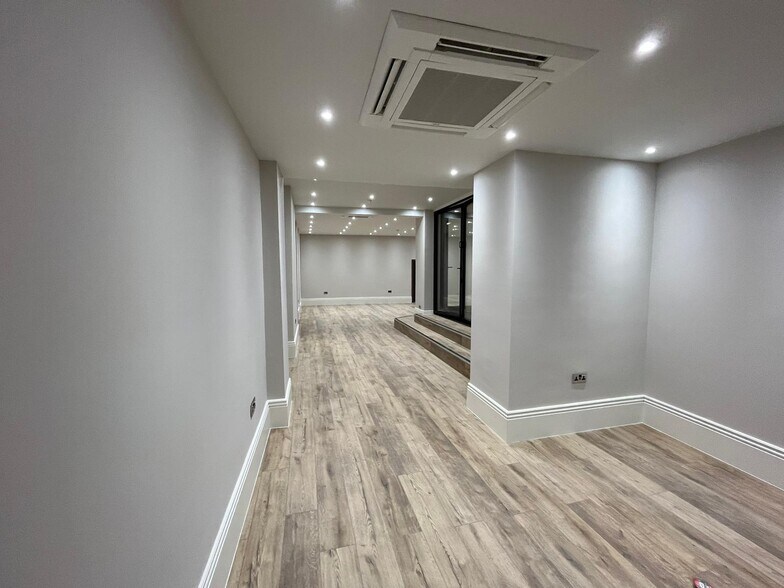 More Photos Of 13 Grosvenor Gdns, London Office For Sale