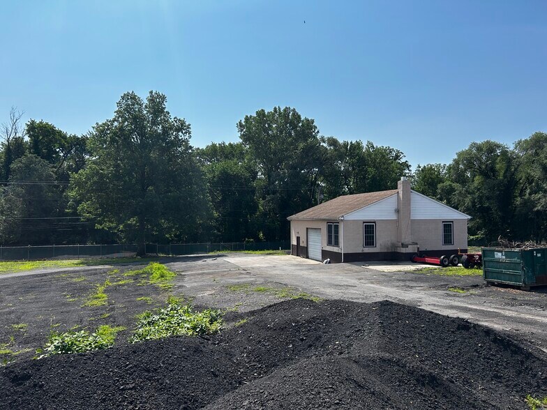 More Photos Of 2705 Old Rodgers Rd, Bristol Auto Salvage Facility For Lease