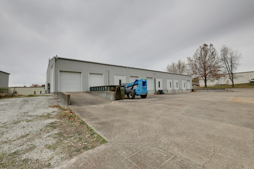 More Photos Of 2414 W Schneidman Dr, Quincy Industrial For Lease