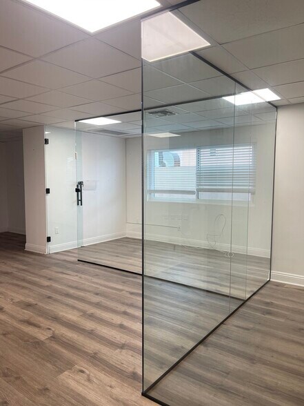 More Photos Of 14530 Hamlin St, Van Nuys Loft Creative Space For Lease