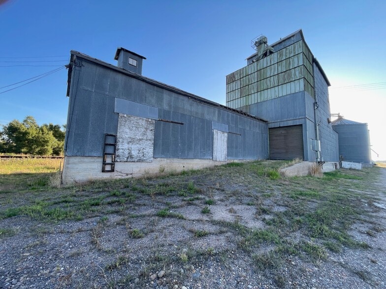 More Photos Of 102 26 Hwy, Lewellen Flex For Sale