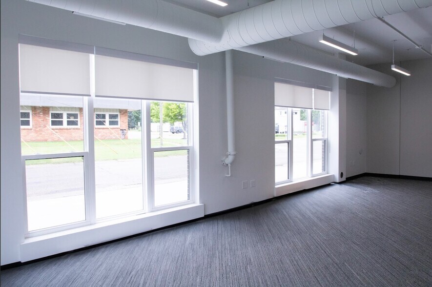 More Photos Of 27 S Squirrel Rd, Auburn Hills Coworking Space