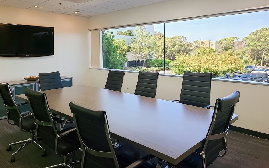 More Photos Of 2131 Palomar Airport Rd, Carlsbad Coworking Space