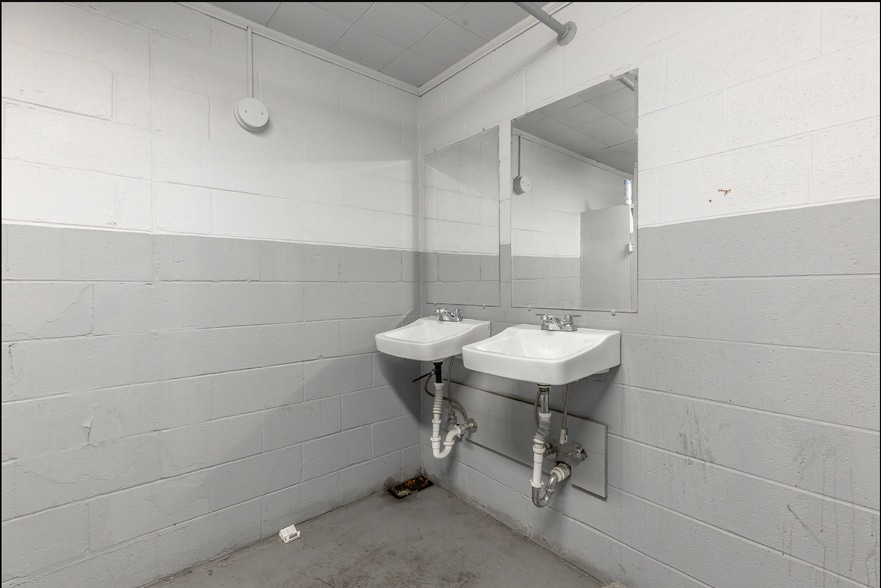 More Photos Of 1502 E 37th St, Chattanooga Warehouse For Lease