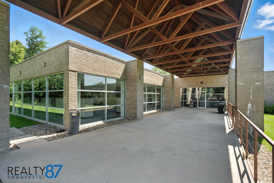 More Photos Of 4050 River Center Ct NE, Cedar Rapids Office For Lease