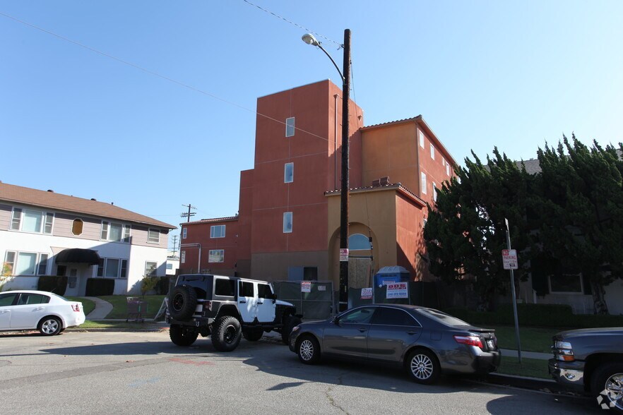 Primary Photo Of 8732 Reading Ave, Los Angeles Apartments For Sale