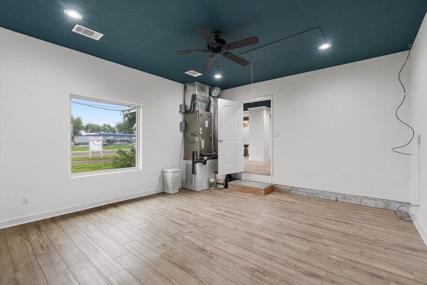 More Photos Of 2023 Main St, Liberty Hill Office For Sale