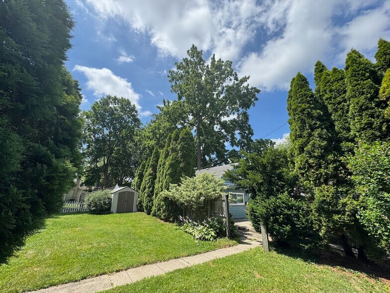 More Photos Of 5777 Summit St, Sylvania Specialty For Sale