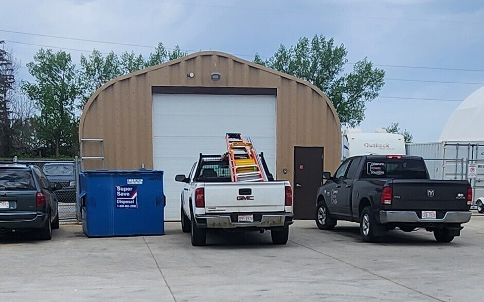 More Photos Of 190 Carleton Dr, St. Albert Warehouse For Lease