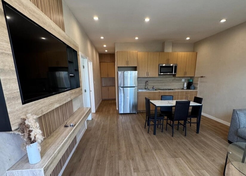 More Photos Of 7416 S Western Ave, Los Angeles Office For Sale