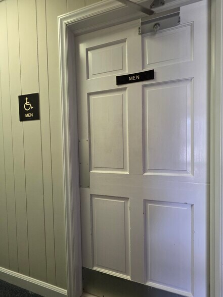 More Photos Of 404 St Andrews Dr, Greenville Office For Lease