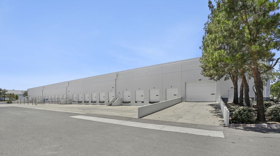 More Photos Of 7615 Siempre Viva Rd, San Diego Manufacturing For Lease