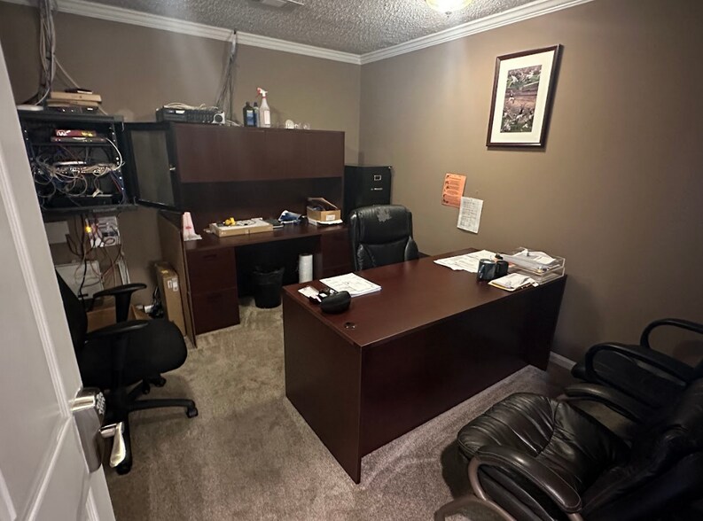 More Photos Of 310 Ford Dr, Columbus Office For Sale