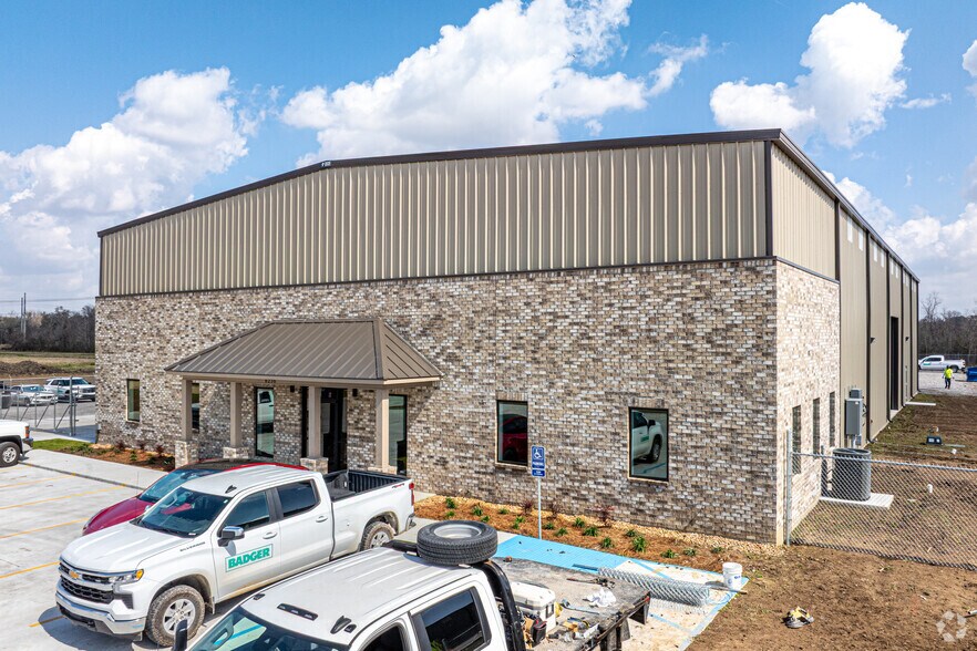 More Photos Of 6236 Copperhead Road, Geismar Warehouse For Lease