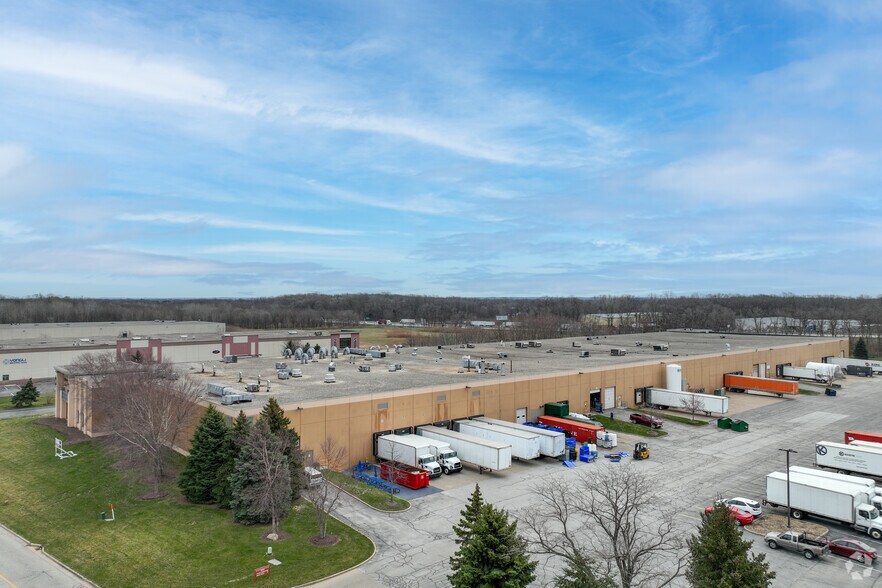 More Photos Of 6575 Daniel Burnham Dr, Portage Warehouse For Lease