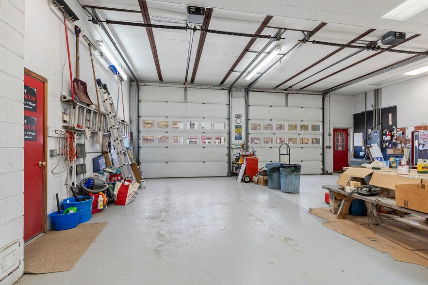 More Photos Of 1037 Wiscasset rd, Boothbay Flex For Sale