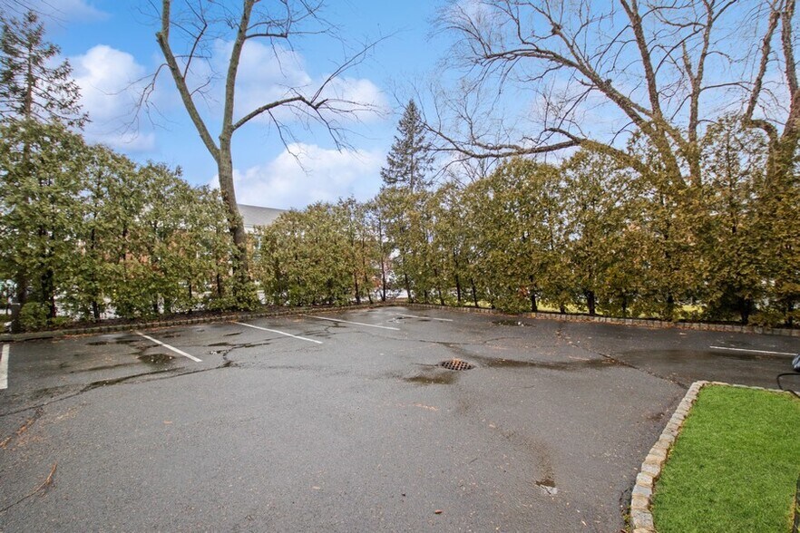 More Photos Of 114 S Euclid Ave, Westfield Office For Sale