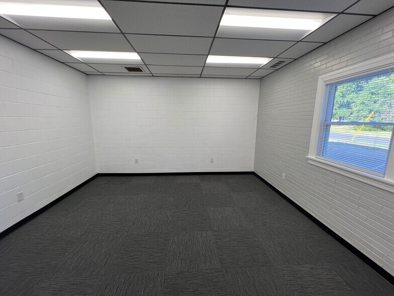 More Photos Of 1821 E Nine Mile Rd, Highland Springs Office For Lease