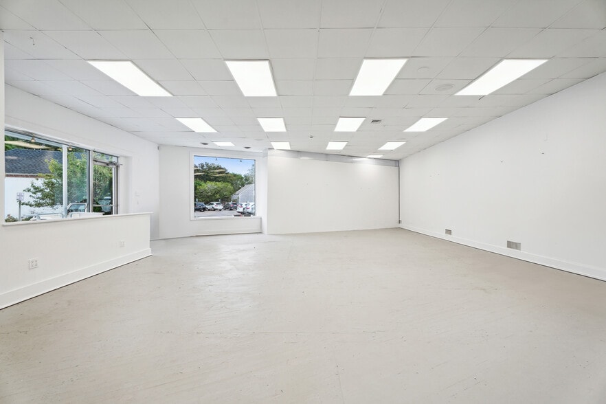 More Photos Of 53 The Circle, East Hampton Storefront For Sale