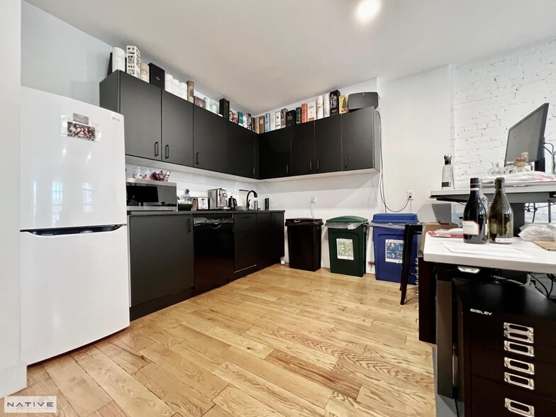 More Photos Of 66 Greenpoint Ave, Brooklyn Loft Creative Space For Sale