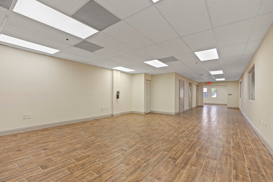 More Photos Of 2101-2163 NW 79th Ave, Doral Warehouse For Lease