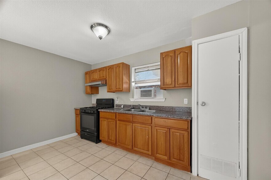More Photos Of 8814 Manus St, Houston Apartments For Sale