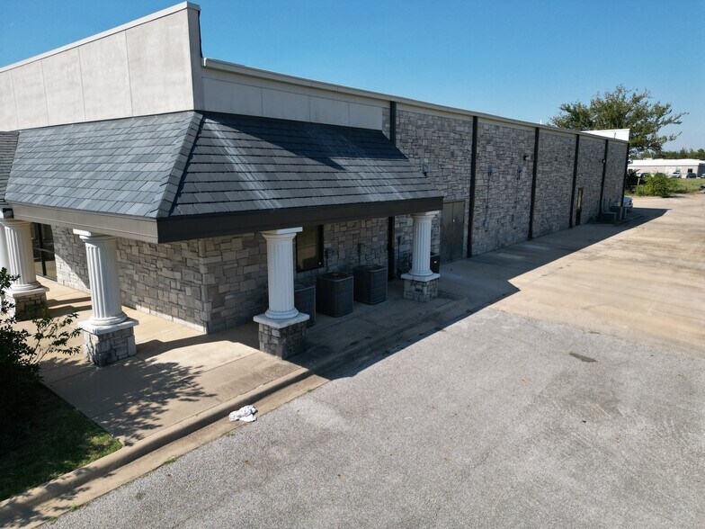 More Photos Of 1202 Brookview Dr, Ardmore Storefront Retail Office For Sale