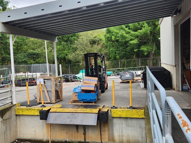 More Photos Of 1425 Gold Star Hwy, Groton Manufacturing For Lease