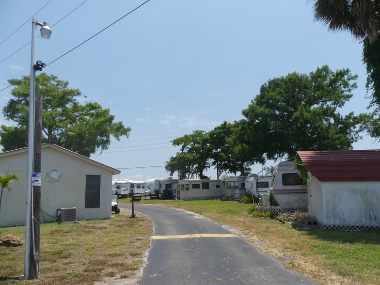 More Photos Of 8951 HWY 78 W, Okeechobee Multifamily For Sale
