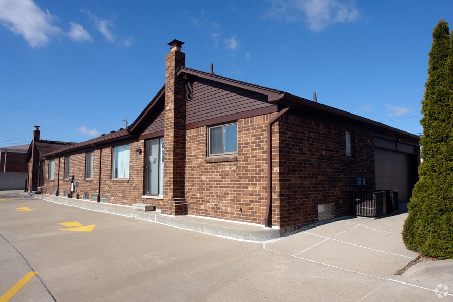 More Photos Of 31930-31936 Harper Ave, Saint Clair Shores Office For Lease