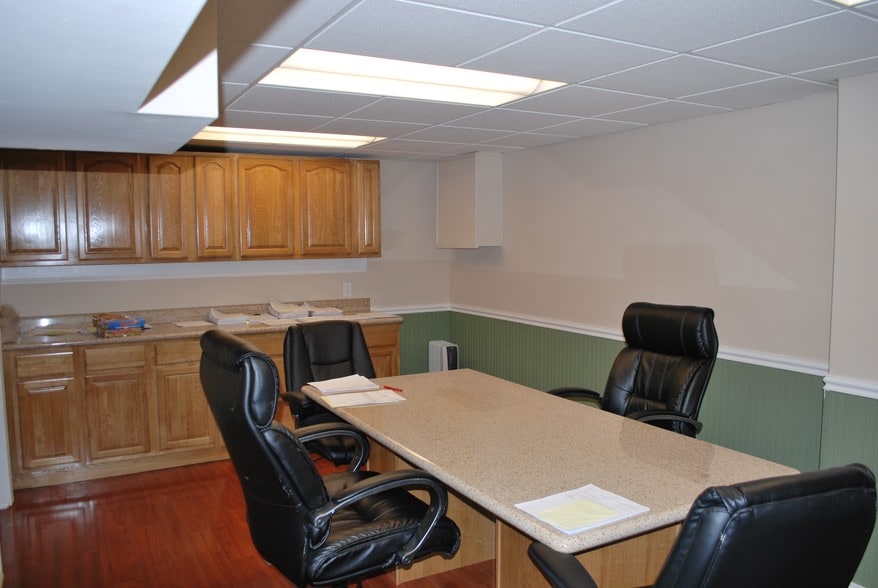 More Photos Of 21400 Lorain Rd, Fairview Park Office For Sale