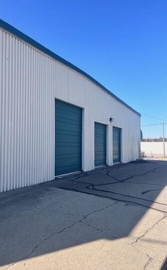 More Photos Of 2300 E Kemper Rd, Sharonville Mixed Retail For Lease