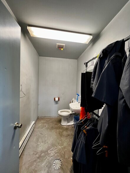 More Photos Of 1719 E Jackson St, Macomb Auto Dealership For Sale