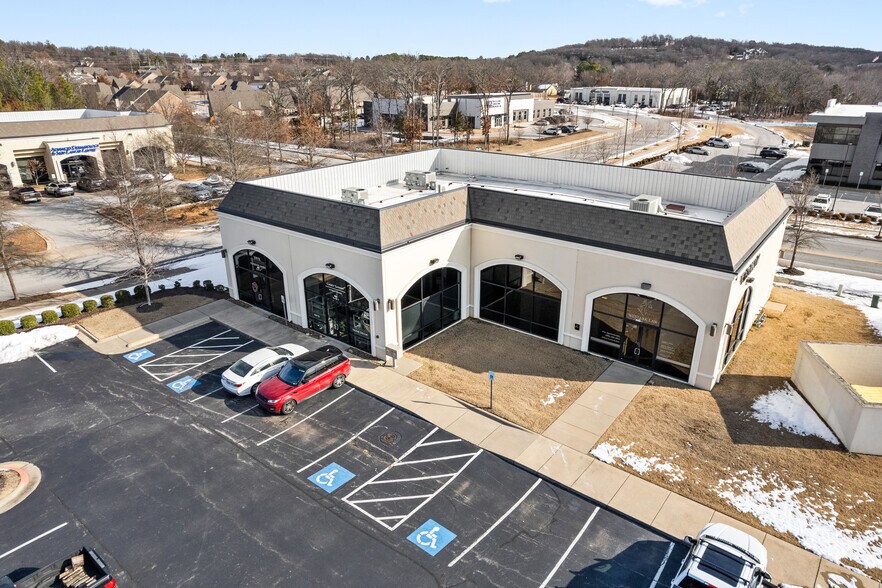 More Photos Of 3945 N Vantage Dr, Fayetteville Office For Sale