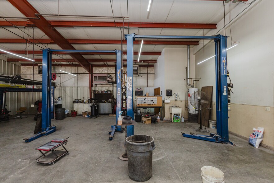 More Photos Of 2555 N Market St, Wichita Auto Repair For Sale