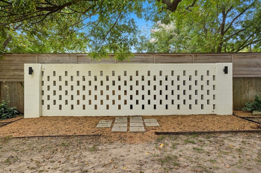 More Photos Of 924 S Main St, Broken Arrow Showroom For Sale