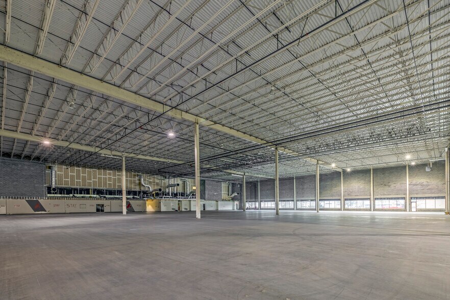 More Photos Of 760 Washington Ave, Carlstadt Light Distribution For Lease