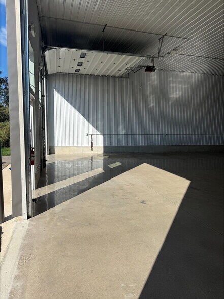 More Photos Of 925 O E Bieri Ind Dr, Lowell Industrial For Lease