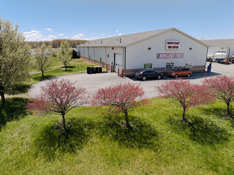 More Photos Of 5750-5788 N Ridge Rd, Madison Flex For Sale