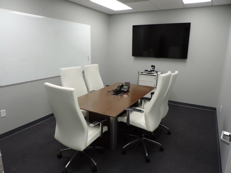 More Photos Of 10800 Financial Centre Pkwy, Little Rock Office For Lease